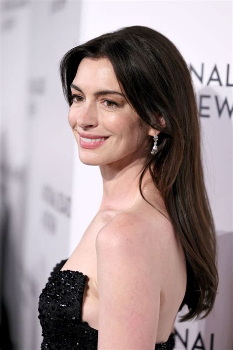 anne hathaway 2024 age.